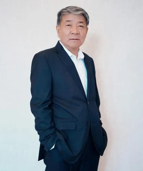 鄭曉龍的出生日期_鄭曉龍生肖屬什么的？_鄭曉龍的生辰八字